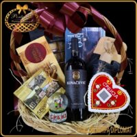 Poklon iz Srbije korpa Diplomat, poklon sa vinom iz Srbije za poslovnog partnera, etno Gift basket for men