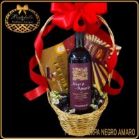 Poklon sa vinom za drugaricu korpa Negro Amaro