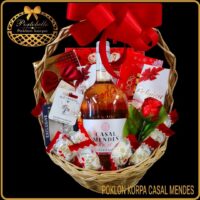 Pokon za ženu korpa Casal Mendes, poklon sa vinom