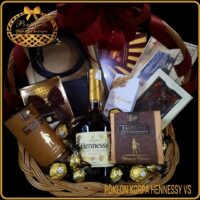 Luksuzan skupi poklon za rodjendan muškarcu korpa Hennessy VS, originalan poklon za doktora, gift basket for men