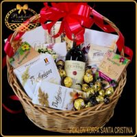 Poklon za rodjendan ženi korpa Santa Cristina, luksuzan poklon sa vinom ženi
