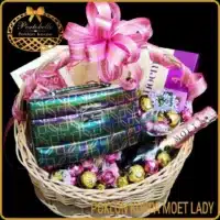 Luksuzan poklon za žene korpa Moet Lady, ekskluzivan poklon za rodjendan prijateljici